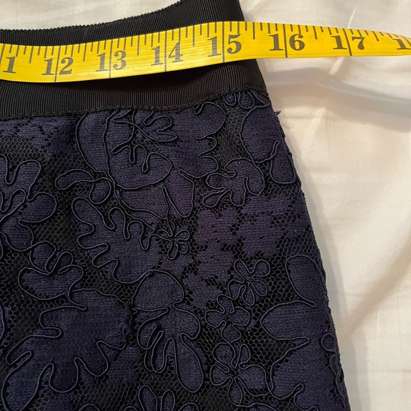 Gorgeous Lace Overlay No. 2 Pencil Skirt from J. Crew in Size 6 - Picture 4 of 7